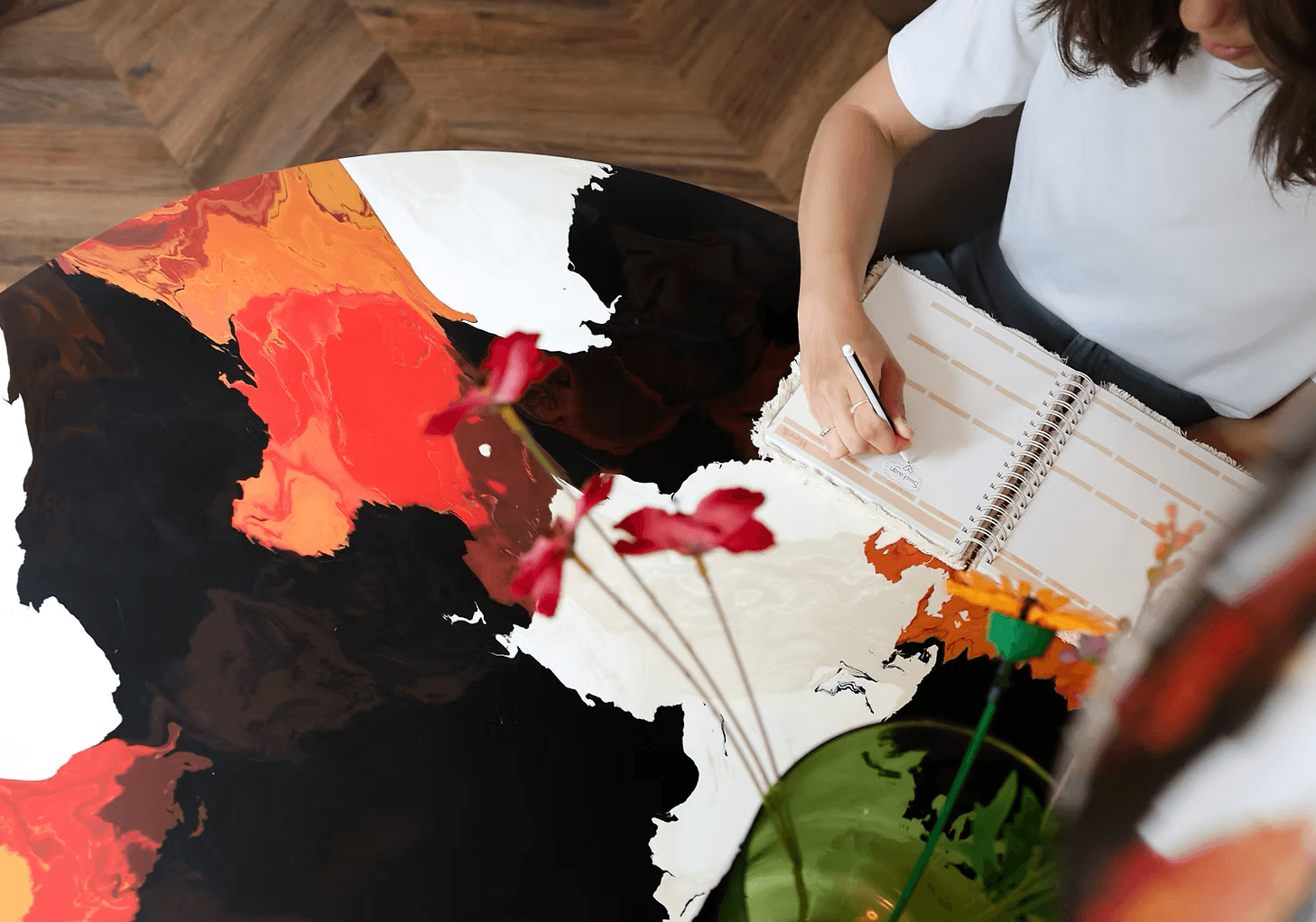 Sustaign Marbled Plastic Table